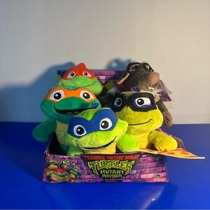 Nickelodeon Teenage Mutant Ninja Turtles Mutant Mayhem Plush Set  With Display